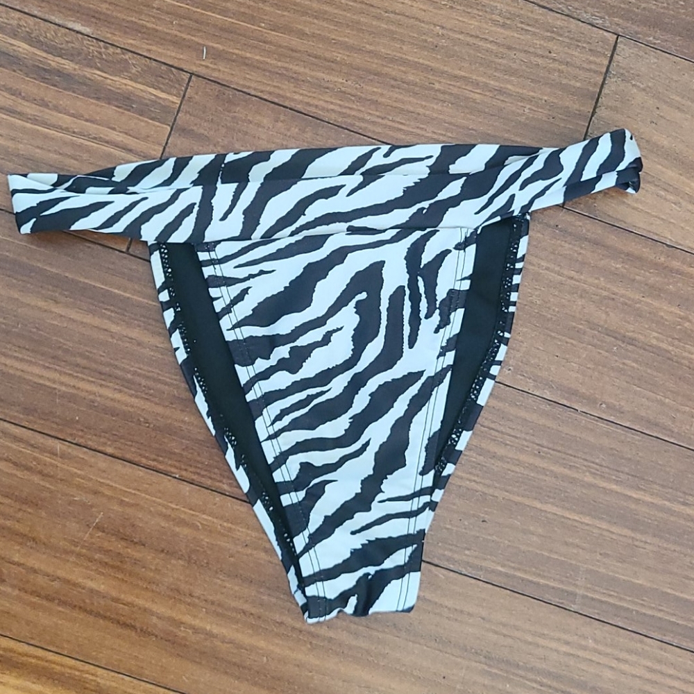 Woman's 2 piece zebra print swimwear - Picture 4 of 4